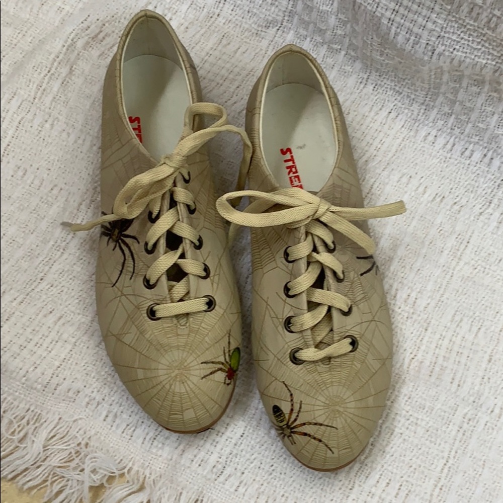 Streetfly Spider Bowling Shoe